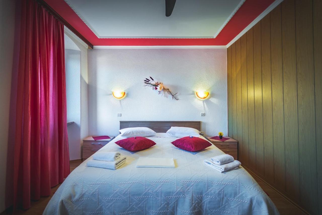 Guest House Nena Мотовун Екстериор снимка