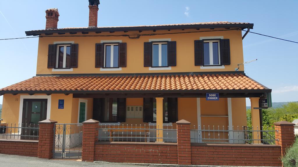 Guest House Nena Мотовун Екстериор снимка